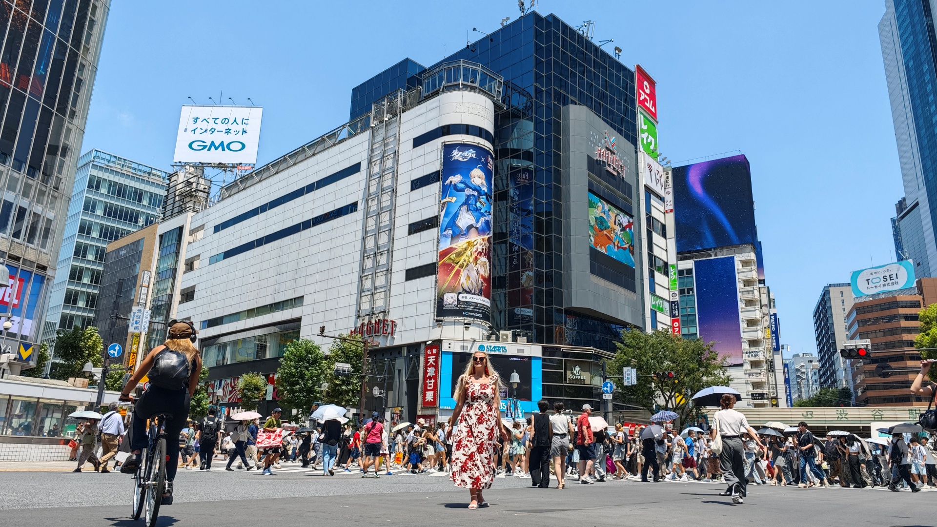 Modern Tokyo: Skyline, Shopping & Pop Culture